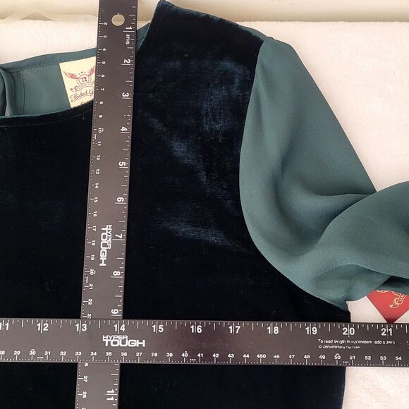 Velvet Royal Renaissance Ren Fest Bell Sleeve Wicked Elphaba NYE St Patricks Day - Picture 6 of 7